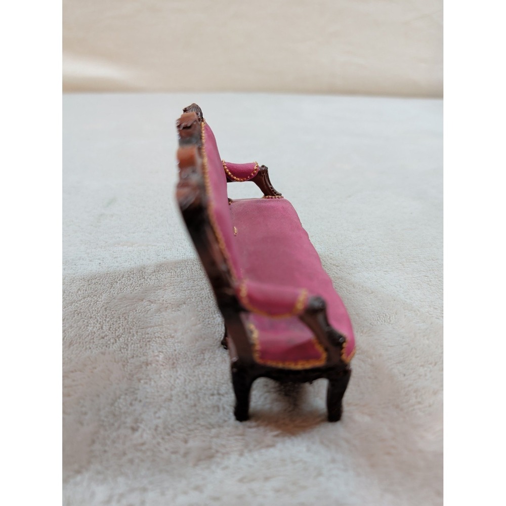 Miniature Victorian Dollhouse Sofa Pink Velvet Gold Trim Resin 1:12 Scale Couch - Picture 3 of 8